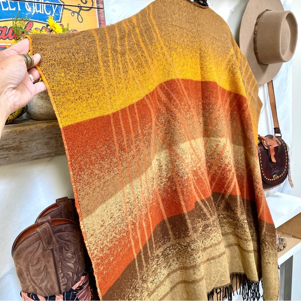 Earthy colours boho Cape w country equestrian cabin vibe - Picture 8 of 9